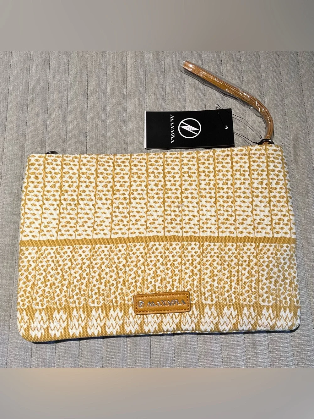 MANAOLA Hawaiian Muster/Yellow bag design crossbody tribal pattern made in Hawai